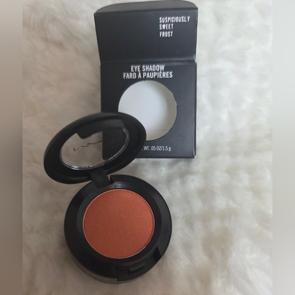Mac Eyeshadow -Suspiciously Sweet Frost-